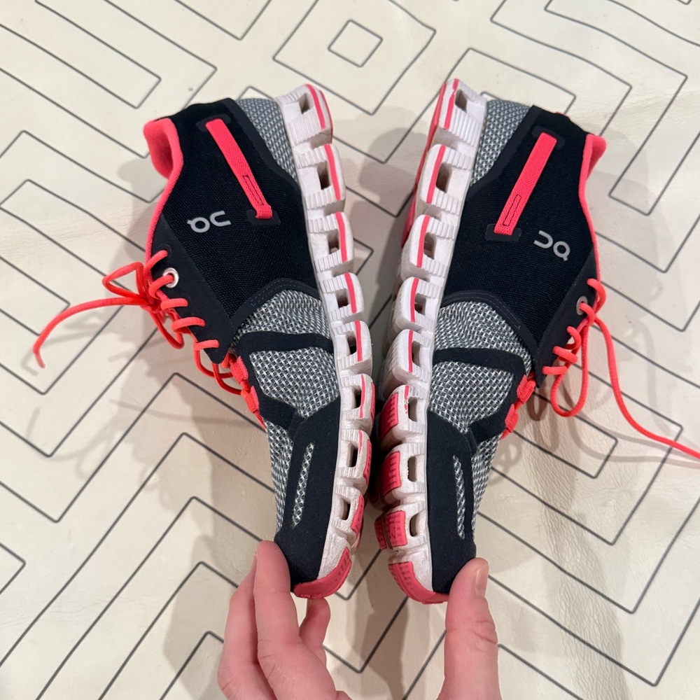 On Running Sneakers - Picture 5 of 16